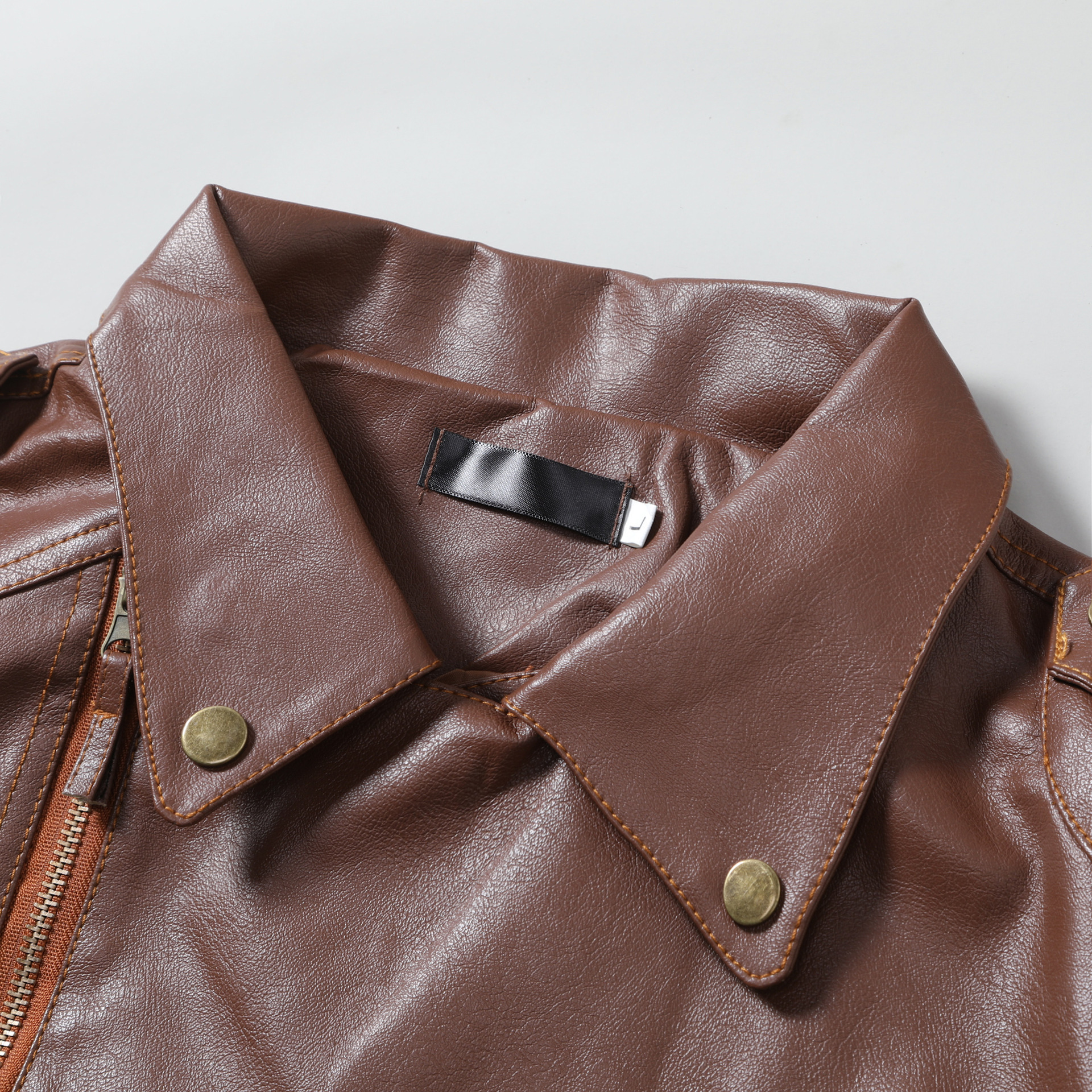 https://fulmo-img-server.com/leather-styles/092a5cbe-f614-4e3a-a26a-852807ff69d4.jpg
