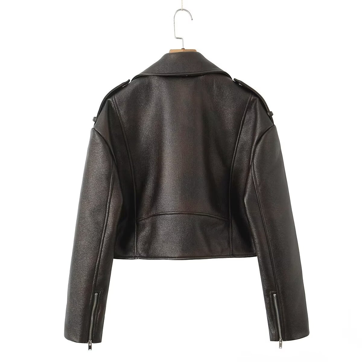 https://fulmo-img-server.com/leather-styles/ee155533-f34b-470f-8b44-6d121d623f88.jpg