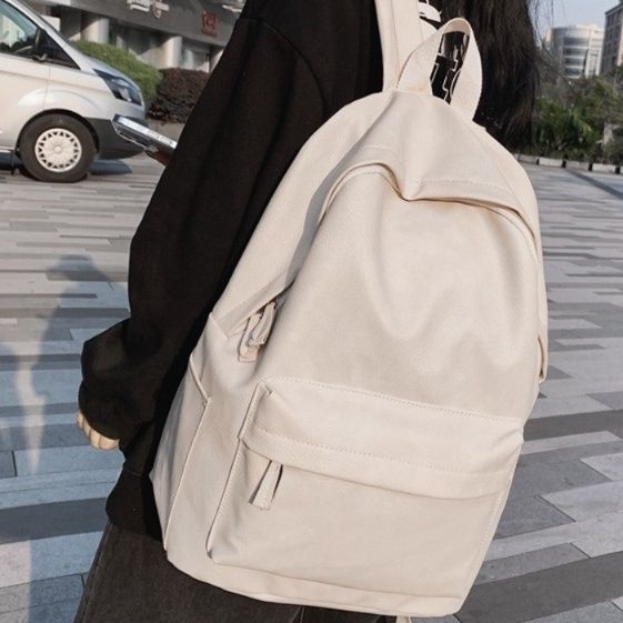 軽量合成皮革レザースポーツリュック