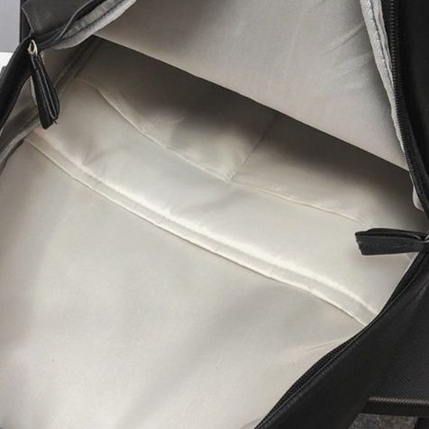 軽量合成皮革レザースポーツリュック