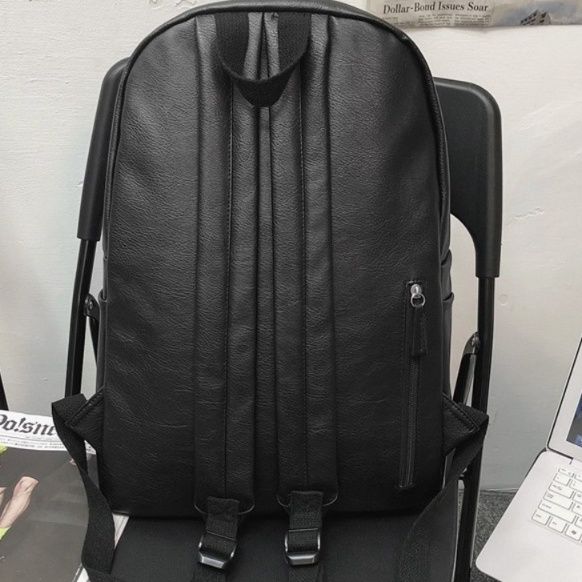 軽量合成皮革レザースポーツリュック