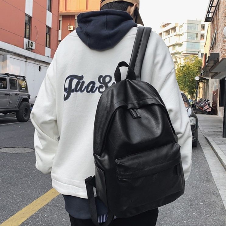 軽量合成皮革レザースポーツリュック