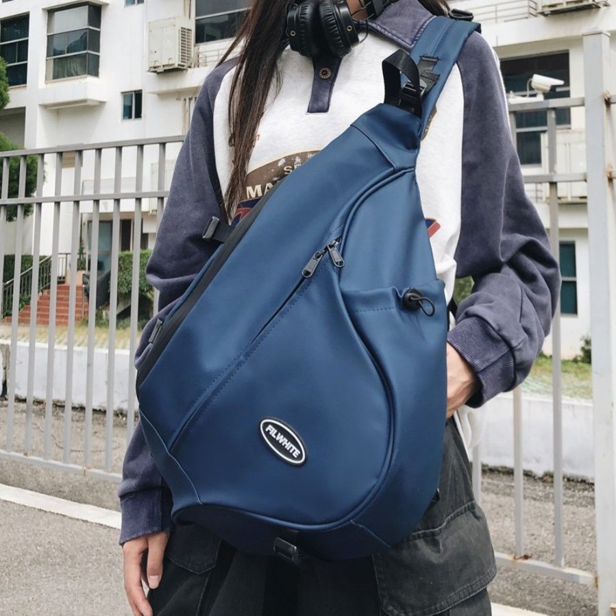 大容量三角型スポーツレザーリュック