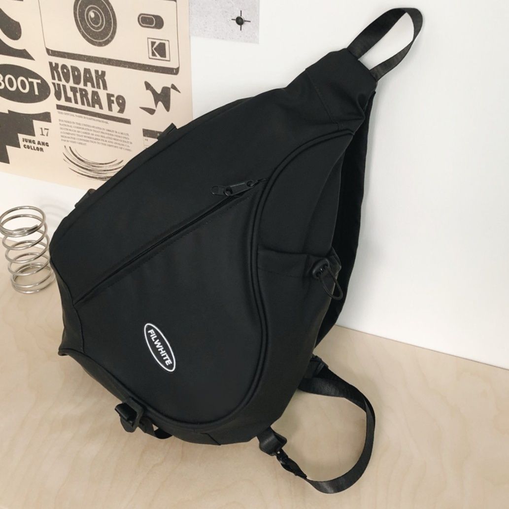 大容量三角型スポーツレザーリュック