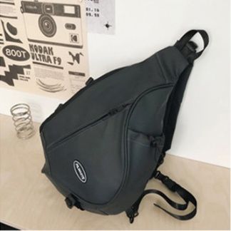 大容量三角型スポーツレザーリュック