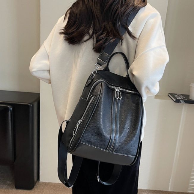 縦ライン装飾付き二層式　通学PUレザーリュック