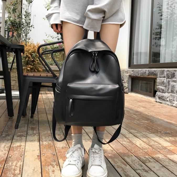 シンプルデザイン合成皮革　通学用レザーリュック