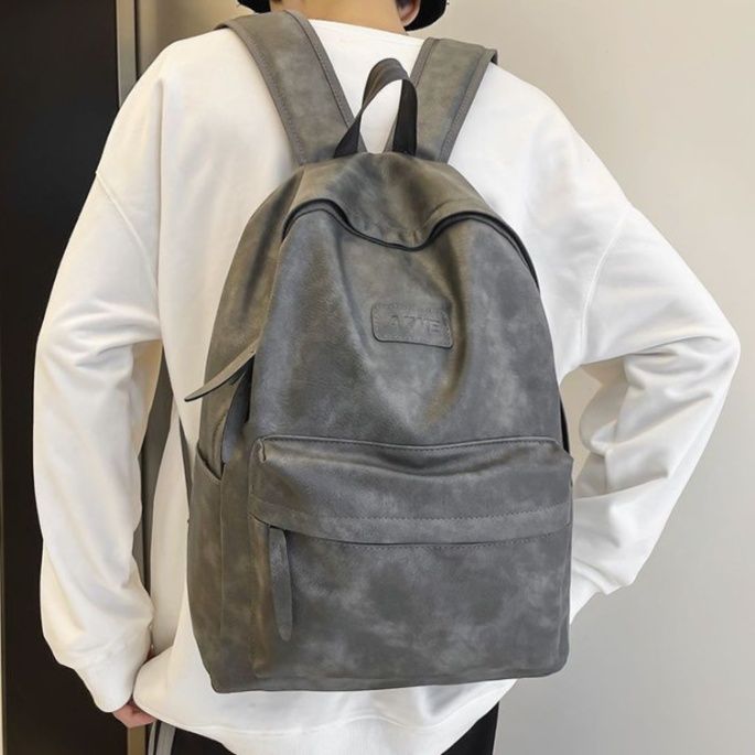 軽量合成皮革の大容量　通学デイリーレザーリュック