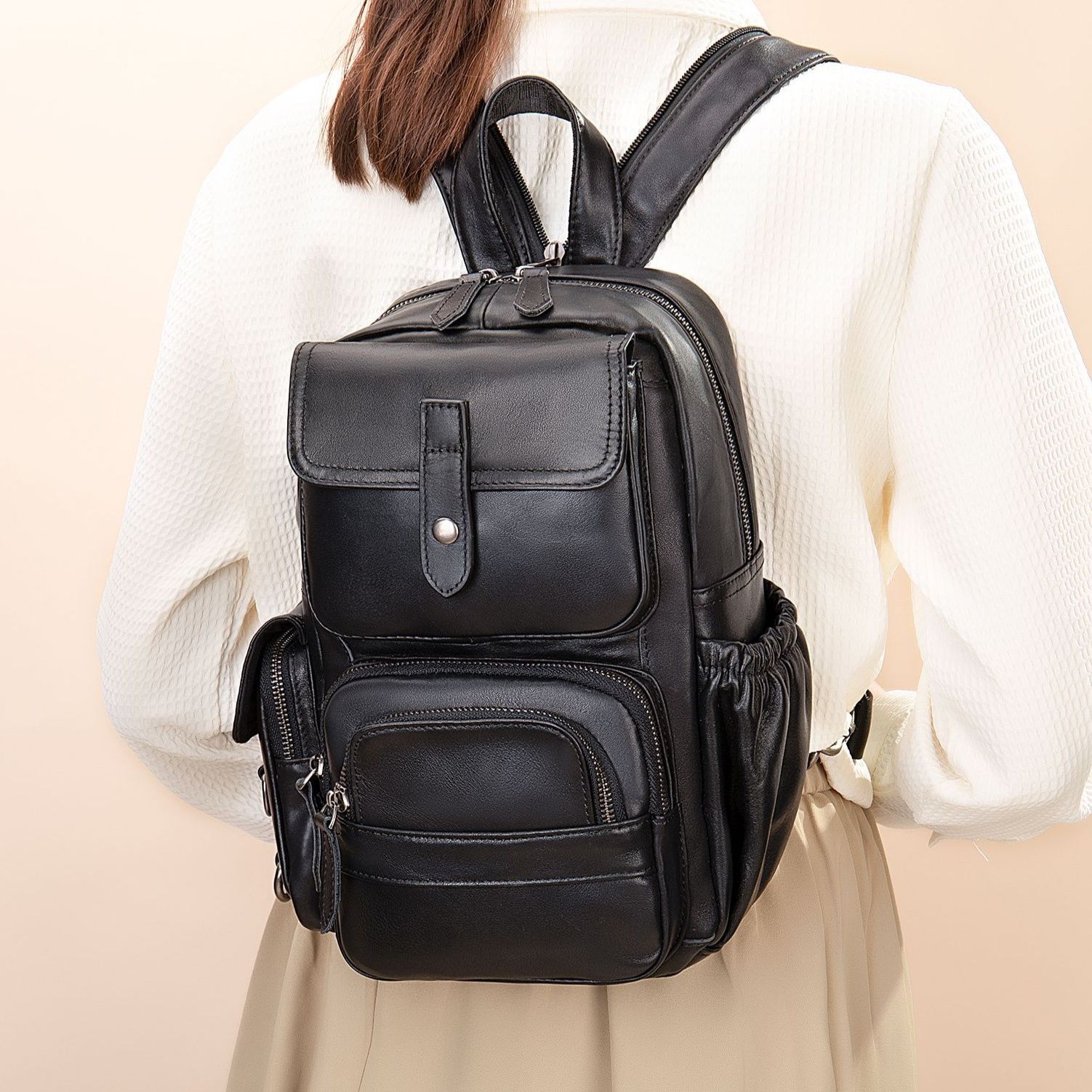 多機能ポケット付き　通学レザー調リュック