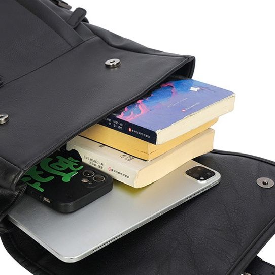 大容量機能的フラップ式　通学PUレザーリュック