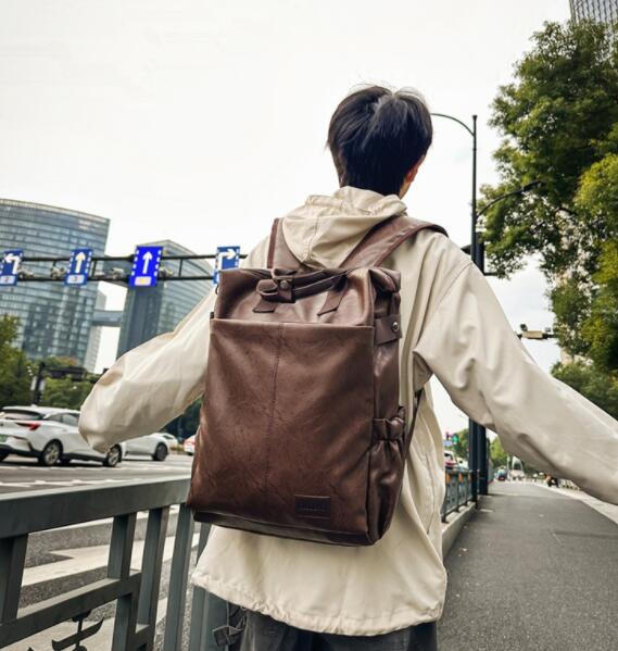 大容量メンズレザーリュック茶色通勤通学バッグ