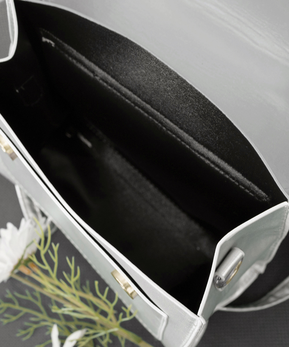 軽量ミニレザーリュック 三通り使い方