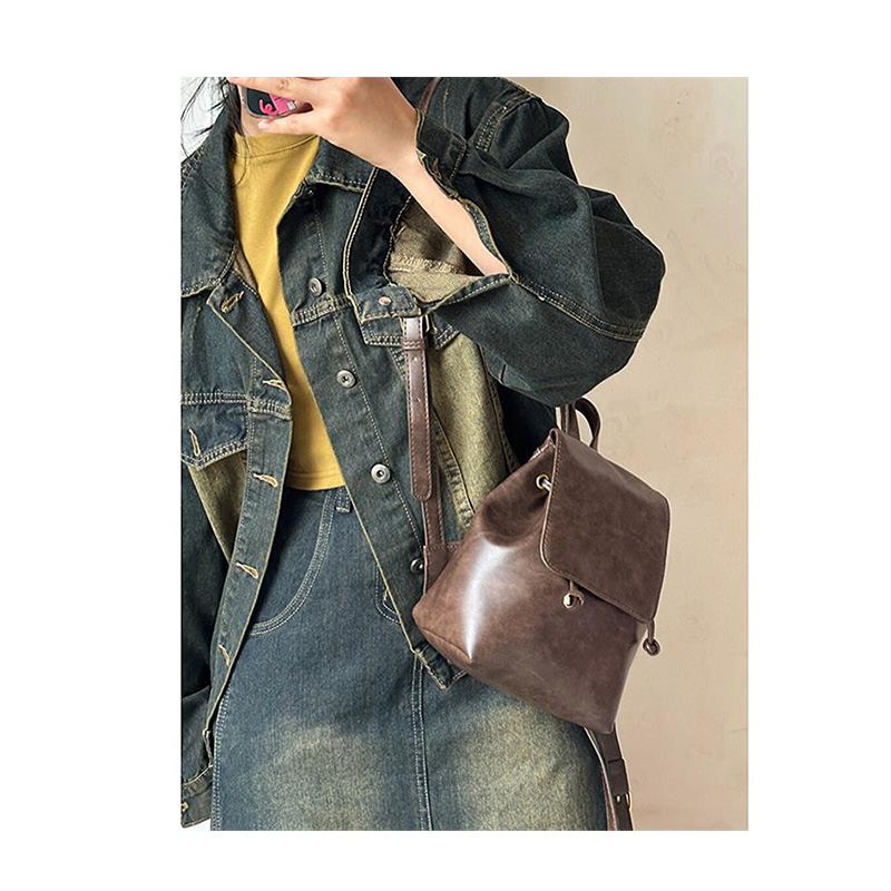 レザーリュック レザー調ミニリュック コンパクト大容量 軽量お出かけバッグ