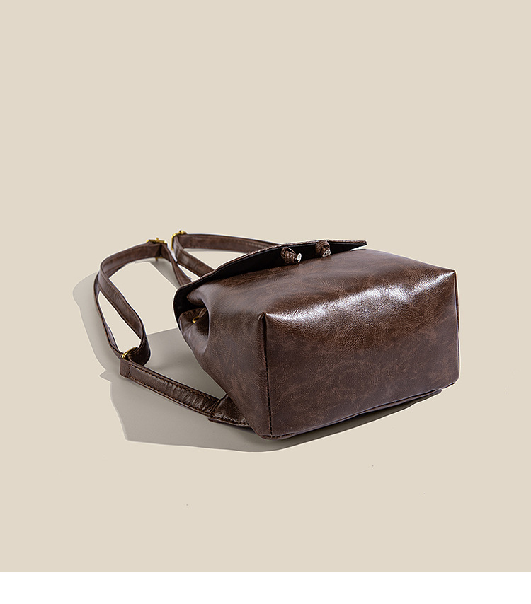 レザーリュック レザー調ミニリュック コンパクト大容量 軽量お出かけバッグ