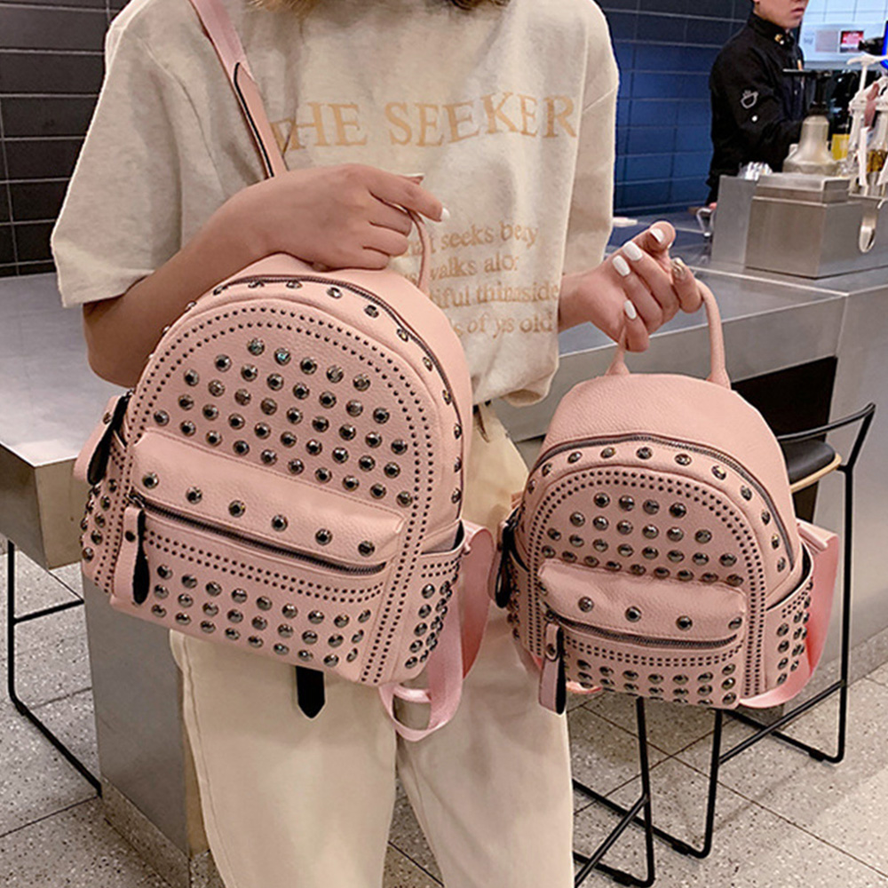 スタッズ付きレザーリュック 女性用 おしゃれな小さめバッグ