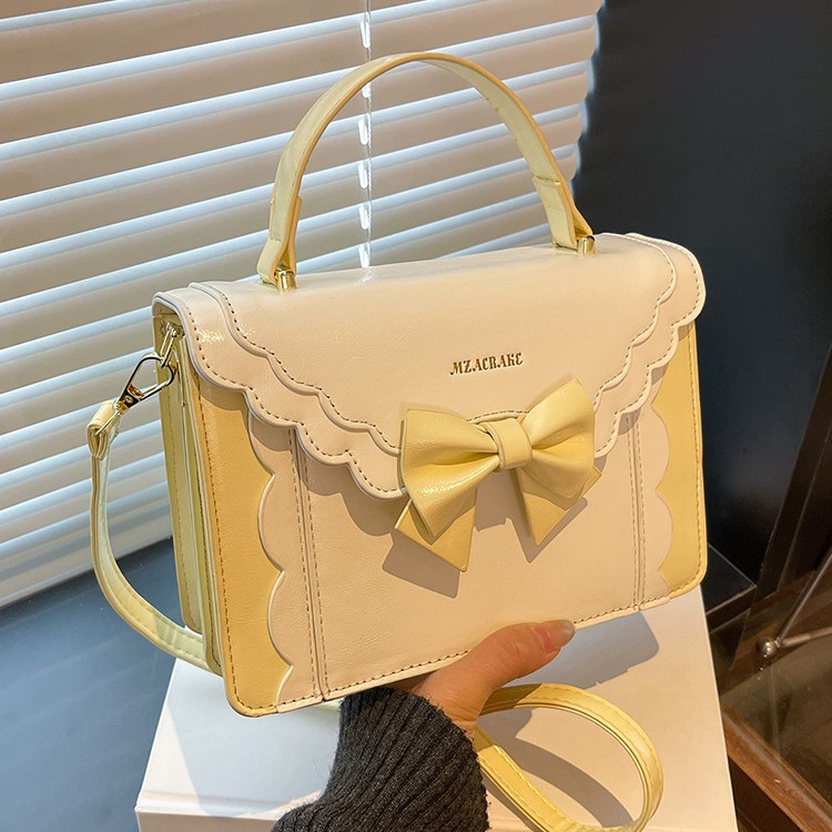 レザーショルダー スカラップリボン ミニバッグ