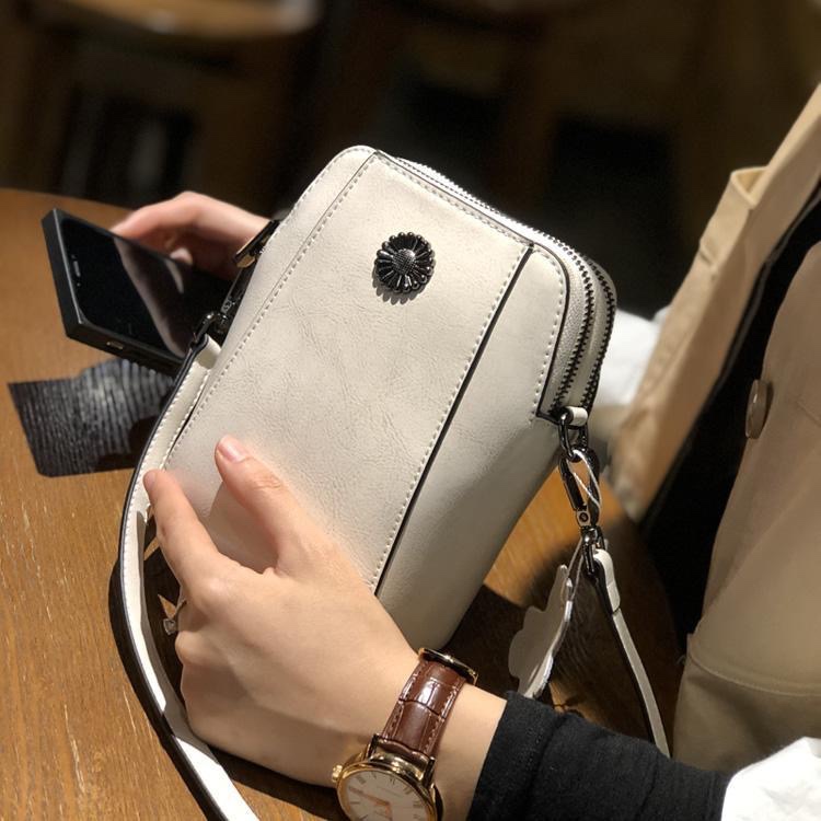 レザーショルダー 花モチーフ付き上質ミニショルダー