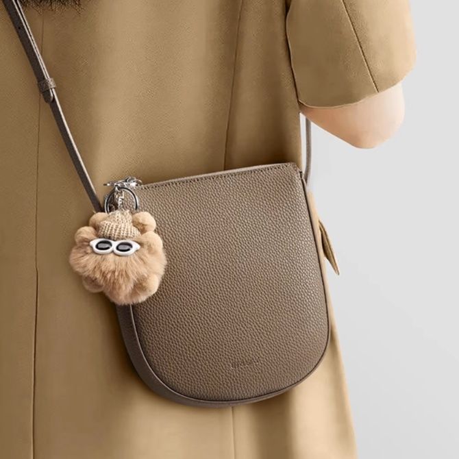 レザーショルダー 半月型チャーム付きミニショルダー