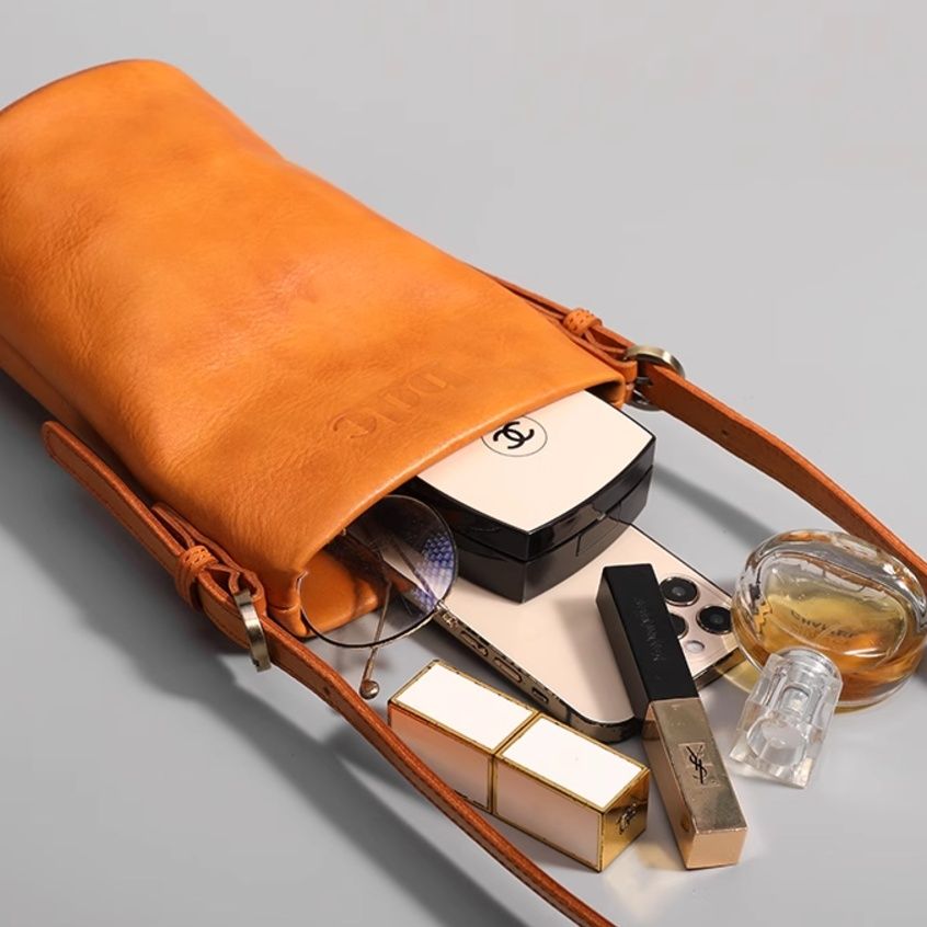 レザーショルダー 本革円筒型ミニショルダーバッグ