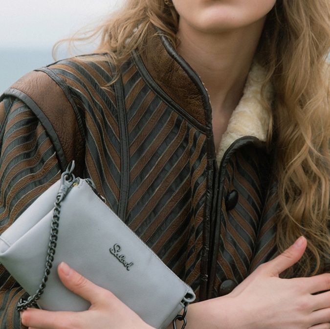 レザーショルダー 型押し風合い ミニショルダーバッグ