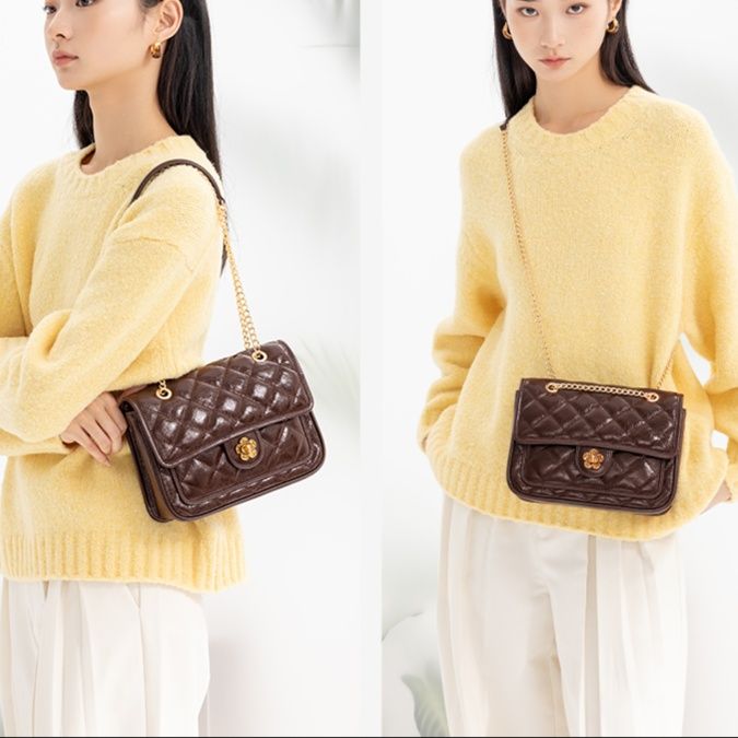 レザーショルダー 菱型格子の優美なフラップバッグ