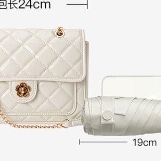 レザーショルダー 菱型格子の優美なフラップバッグ