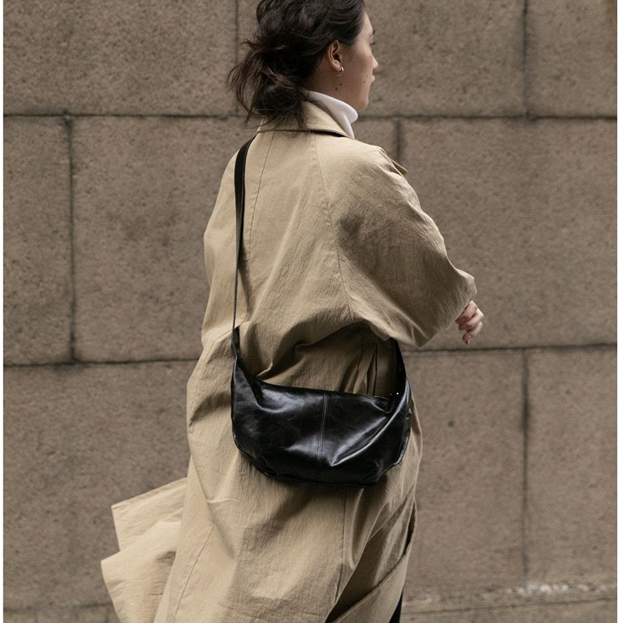 レザーショルダー 半月形 なめらか本革ショルダー