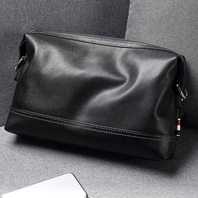 持つだけで気分が上がるレザーショルダーポーチ5選