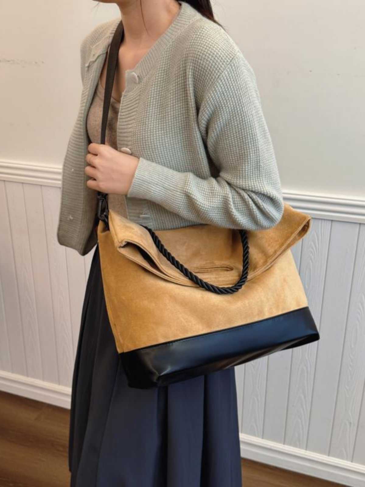 仕事も休日も快適に！A4サイズも入るレザーショルダーバッグ5選