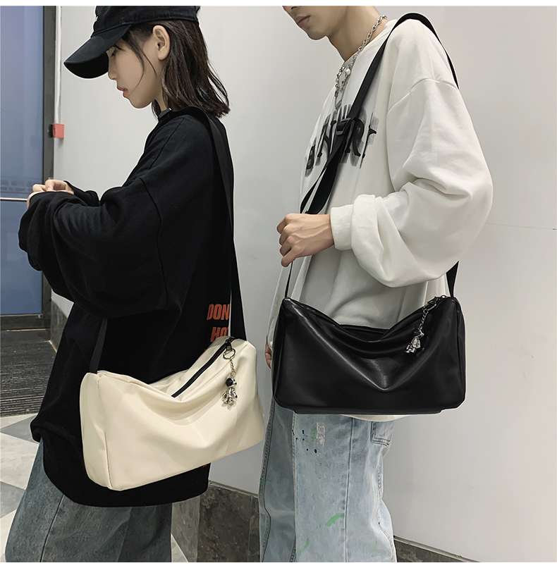 レザーショルダー シンプル革調レザーショルダーバッグ