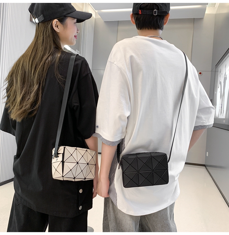 レザーショルダー 幾何学模様キルティングミニショルダー