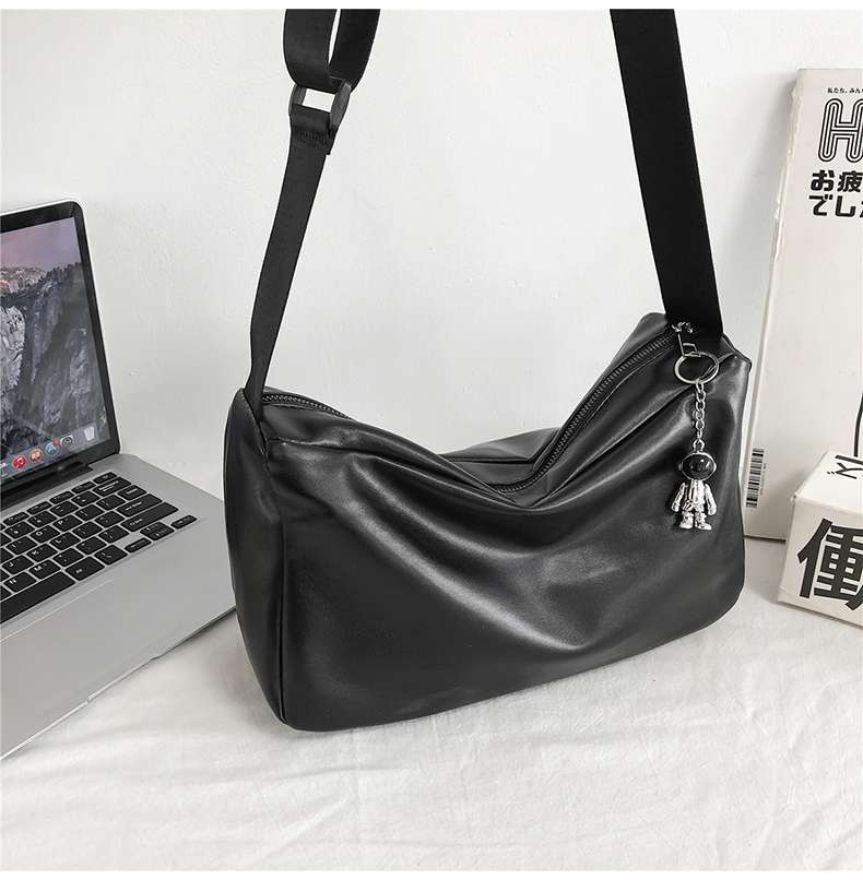 レザーショルダー シンプル革調レザーショルダーバッグ