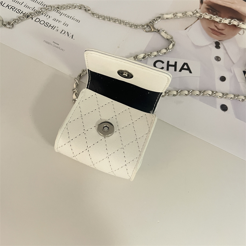 レザーショルダー 菱型キルティングミニショルダー