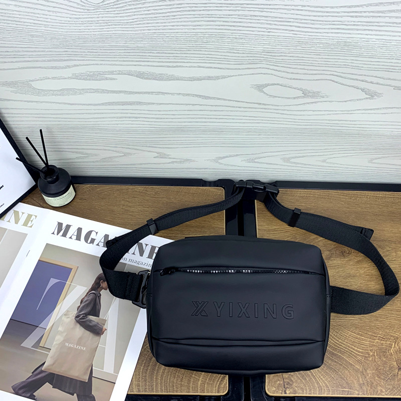 レザーショルダー スタイリッシュ型押しミニショルダー