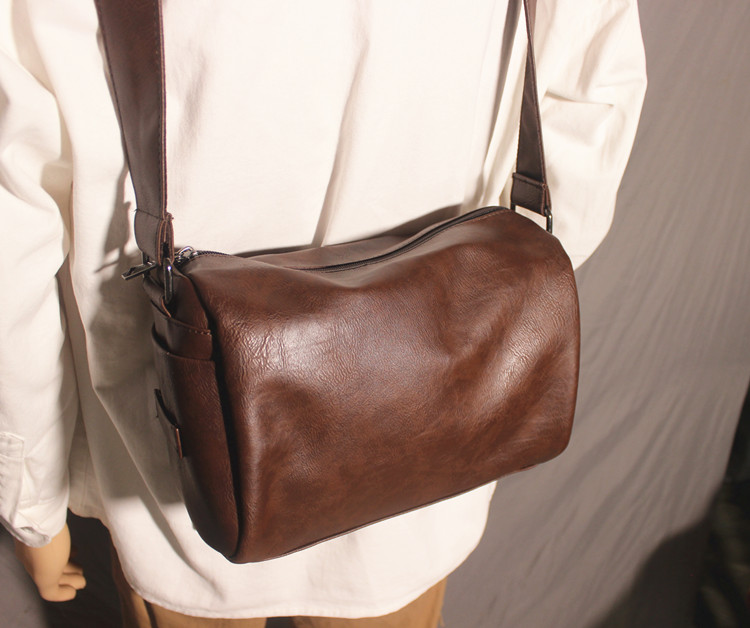 https://fulmo-img-server.com/leathershoulder/9258fde7-4cdc-458a-acbe-85eadc81d645.jpg