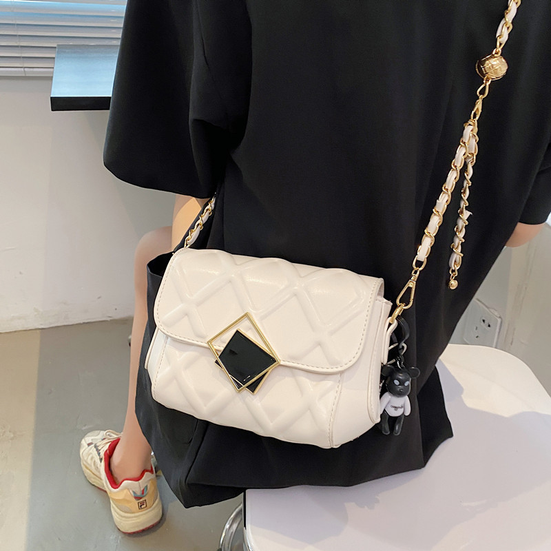 レザーショルダー 菱格紋ジュエルフラップミニバッグ