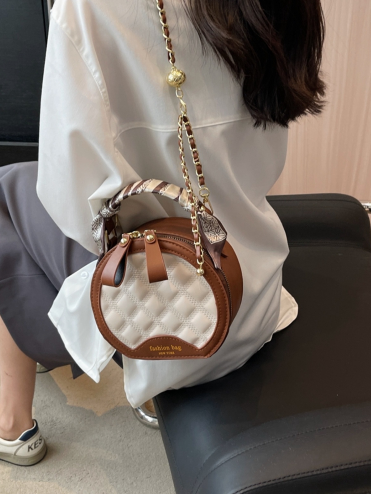 レザーショルダー 優美丸型キルティング ミニバッグ