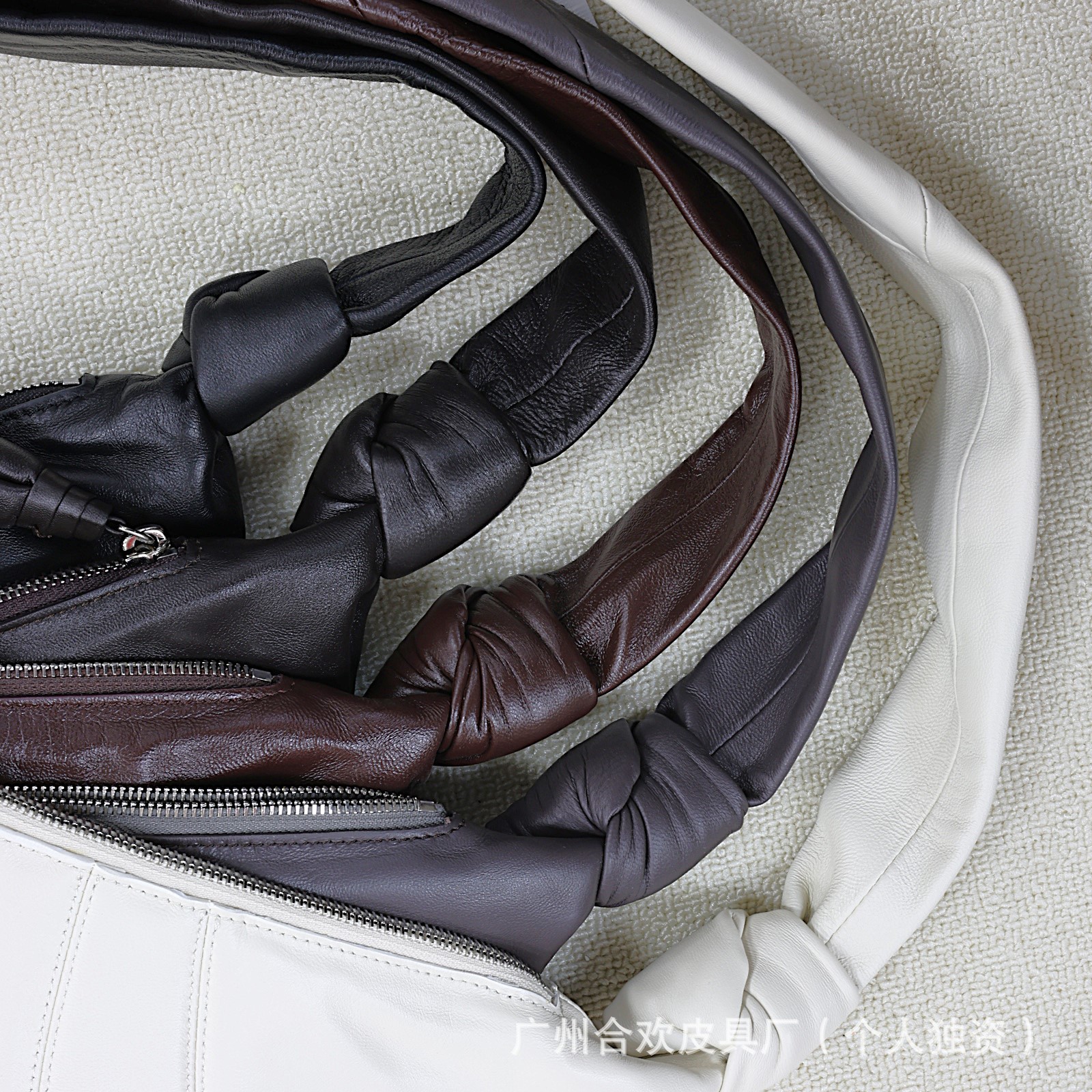 レザーショルダー 三日月型レザーボディバッグ