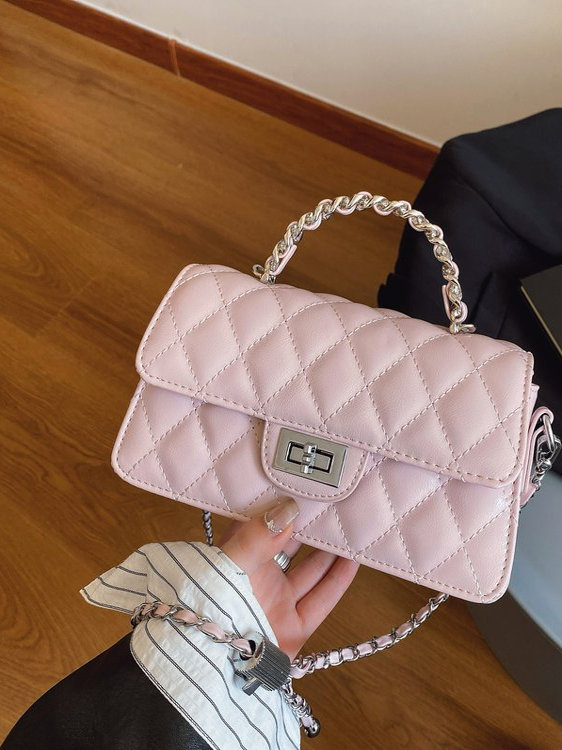 レザーショルダー 菱形模様の上品ミニバッグ