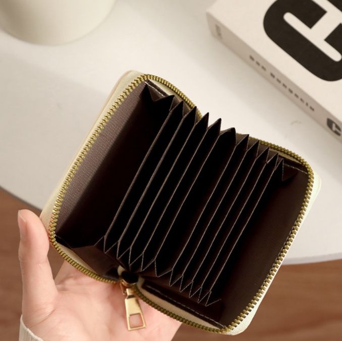 革 財布 花柄アンティーク調ラウンドファスナー二つ折り財布