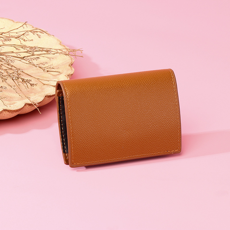 革 財布 金具ベルト付きコンパクト三つ折り財布