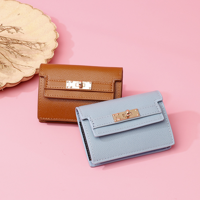 革 財布 金具ベルト付きコンパクト三つ折り財布