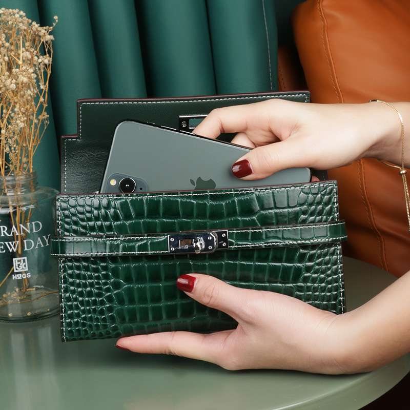 https://fulmo-img-server.com/leathllet/a2edc4cc7afe485cae31fbdae976f7e5.jepg