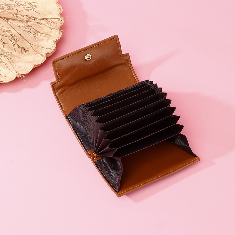 革 財布 金具ベルト付きコンパクト三つ折り財布