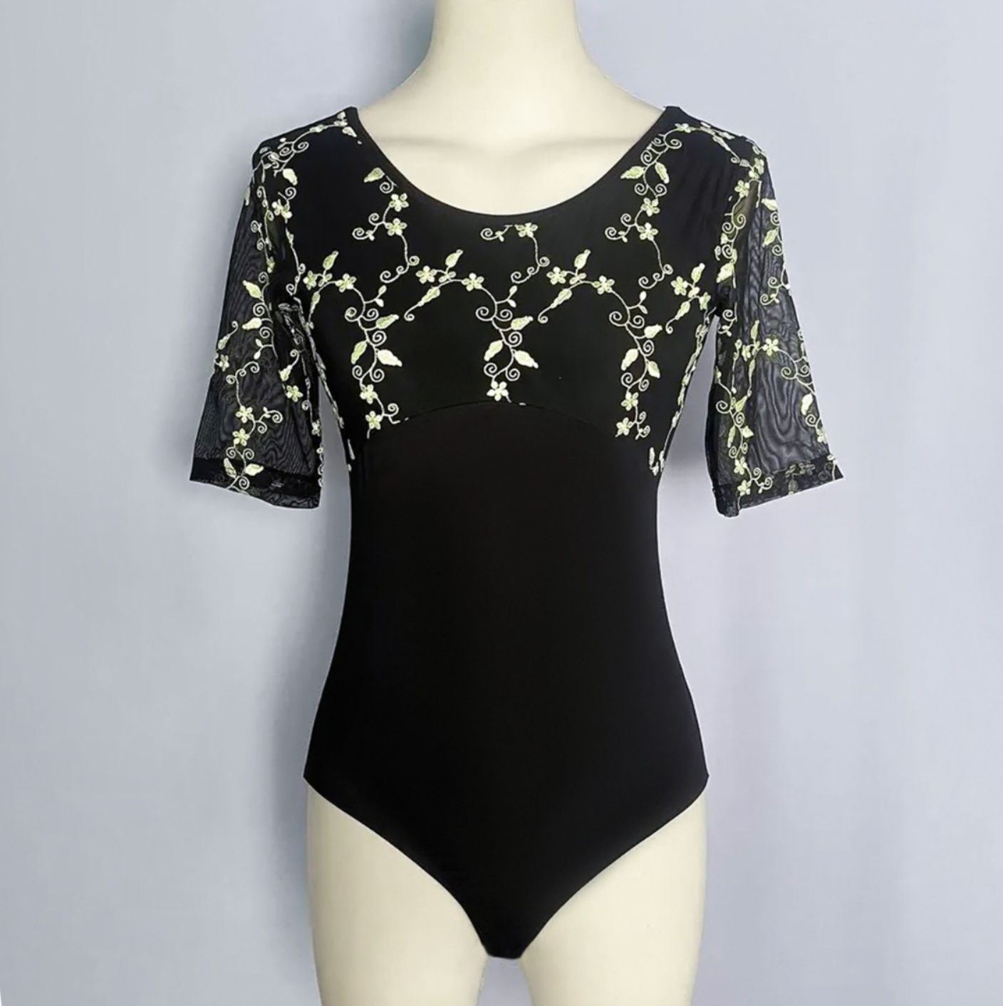 バレエレオタード 花刺繍の優雅な五分袖バレエレオタード