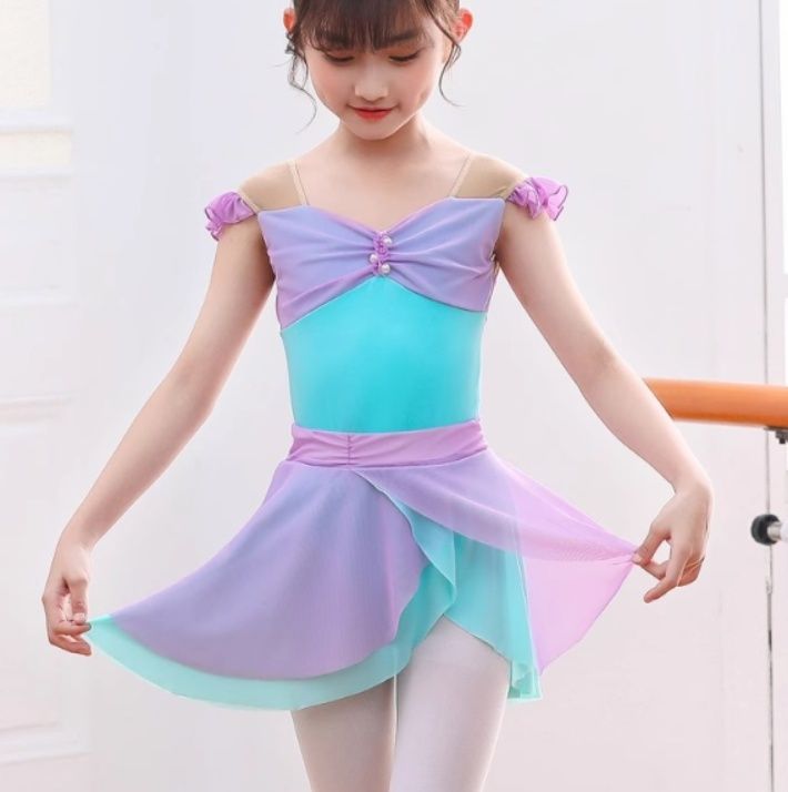 バレエレオタード リボン装飾パフスリーブ付きバレエレオタード
