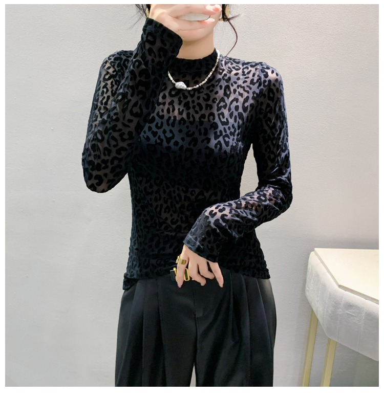ヒョウ柄シアーベロアトップス