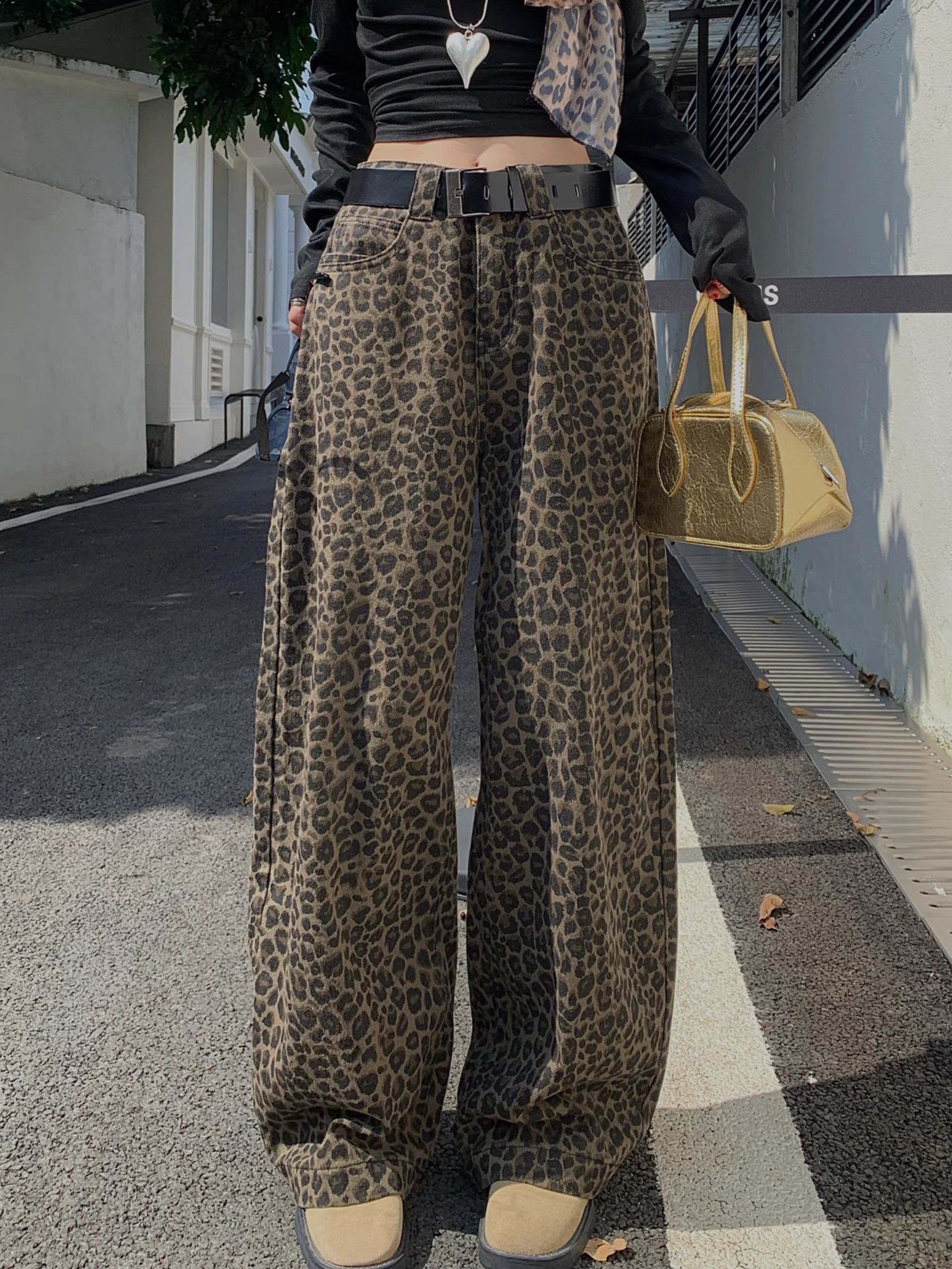 ヒョウ柄 ゆったりヒョウ柄ワイドデニムパンツ