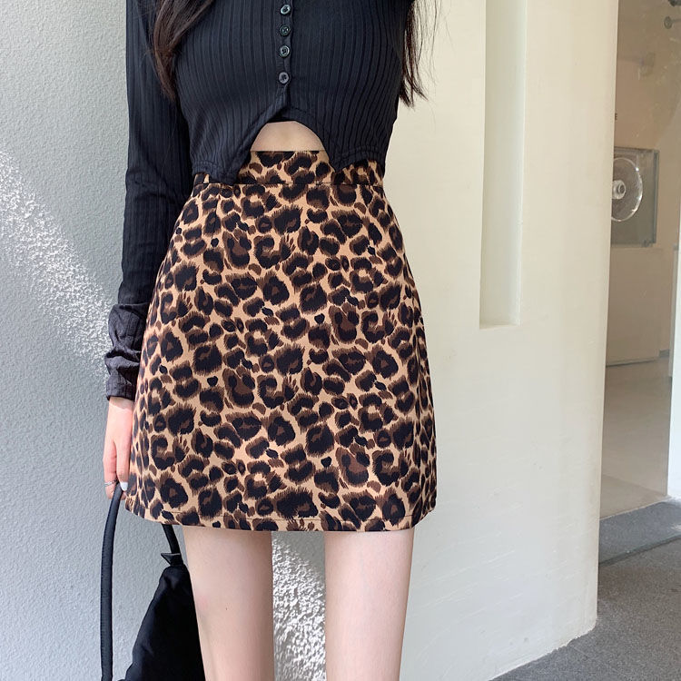 ヒョウ柄 野性美あふれるヒョウ柄ミニスカート