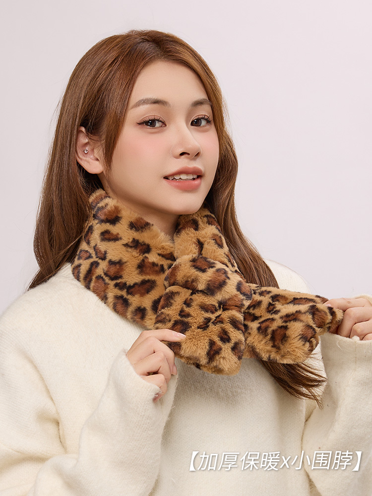 ふんわりあったかヒョウ柄マフラー